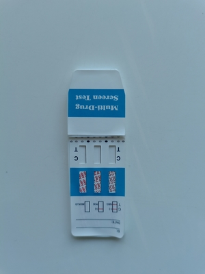 Um painel exato do cartão 6 da varredura do mergulho da urina dos testes de droga da etapa multi