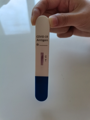 Gaveta do teste do antígeno de Covid 19 Coronavirus Rtk e teste rápidos do pirulito da saliva