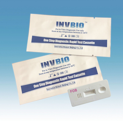 Um cartão de Fobt Kit Professional Tumor Markers Test da fezes da etapa